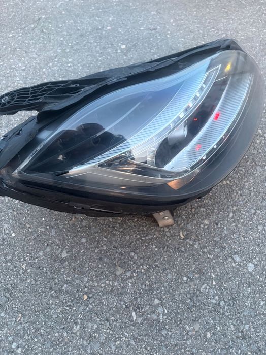 Десен фар за Mercedes CLS (w218)