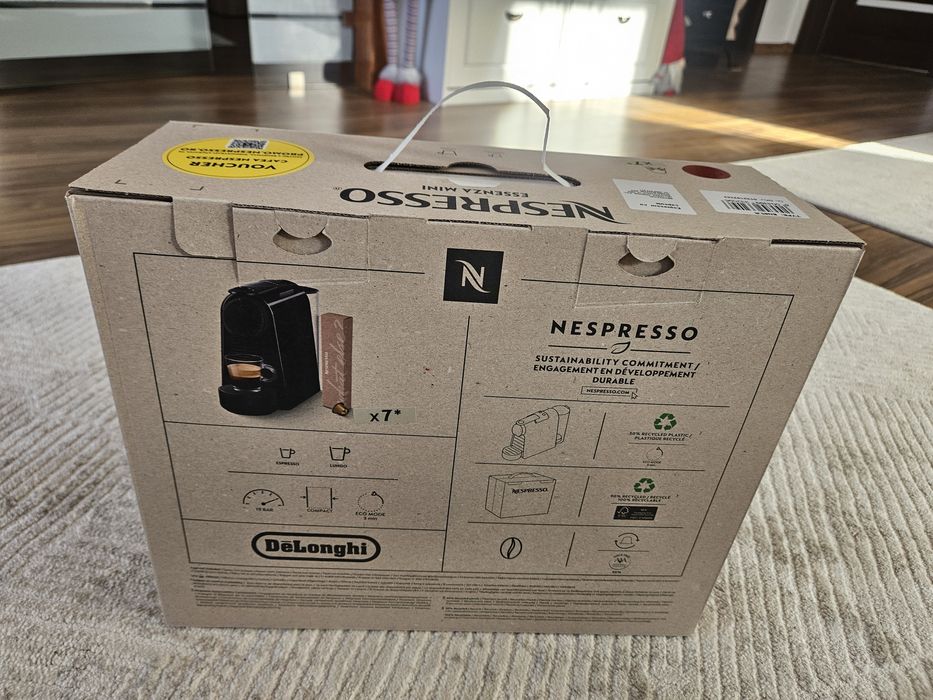 Espressor capsule Delonghi Nespresso + 47 capsule de cafea Nesprsso