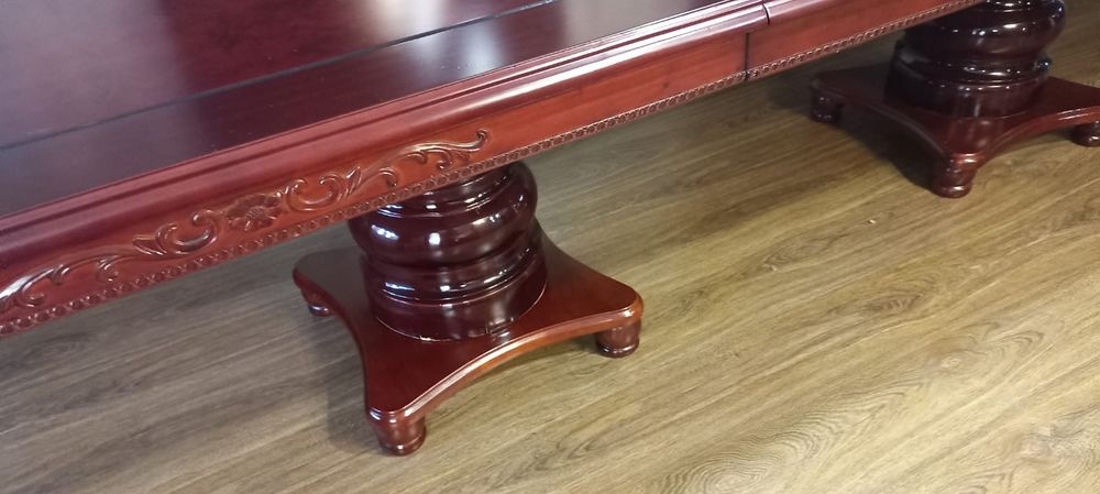 Стол на 16 персон