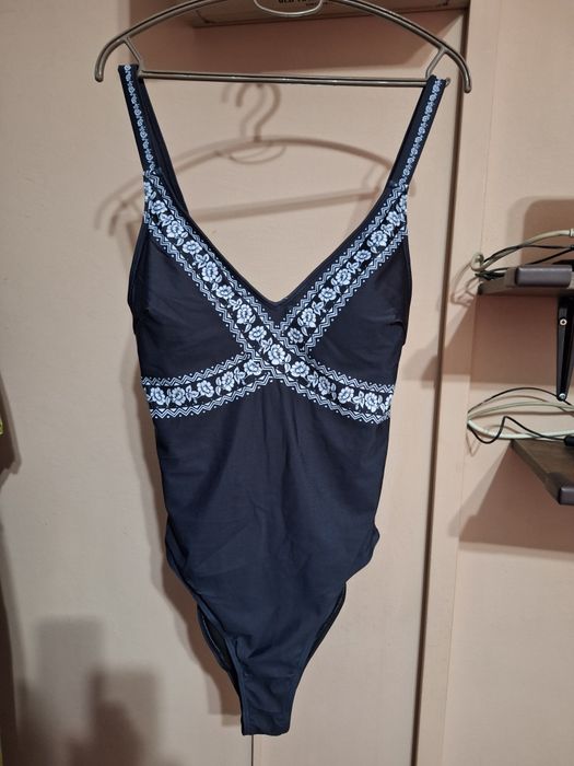 Costum de baie intreg