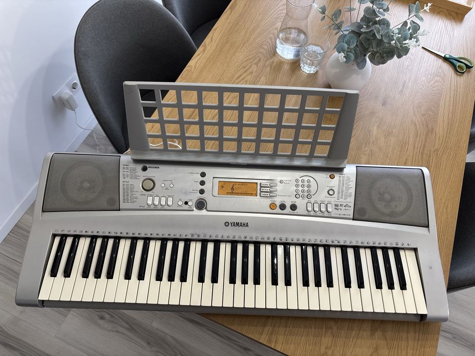 Orga clapa pian pianina sintetizator Yamaha PSRE303