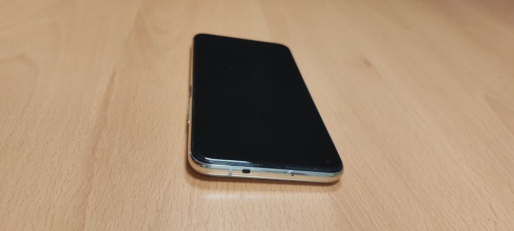 Huawei Honor 20 Pro 256 Gb акб 100%