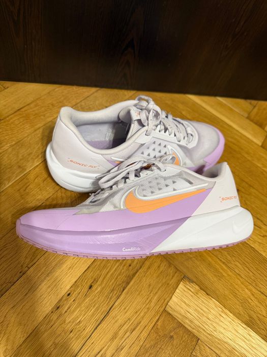 Оригинални маратонки Nike Sonic Fly (Размер 39 / 24.5 см) – Като нови