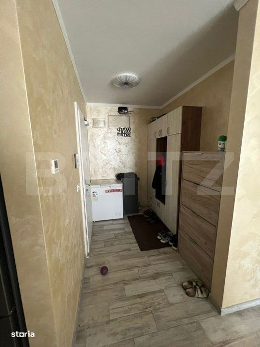 Apartament de vanzare, cu 3 camere, 92 mp, parcare, intermediar, zona