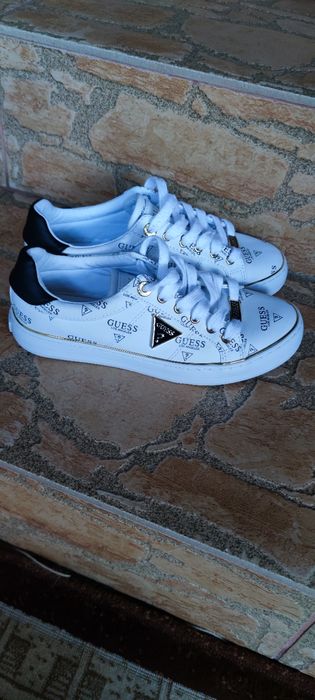 Adidași Guess Dama