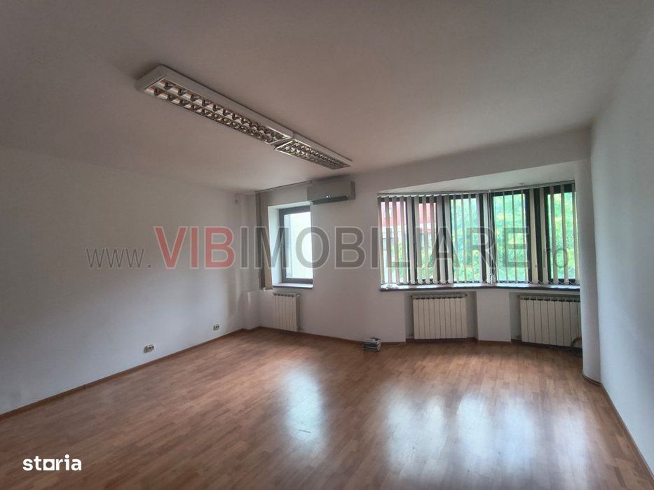 Apartament cu 3 camere, 80 mp, nemobilat - pentru birouri - Zona Piața