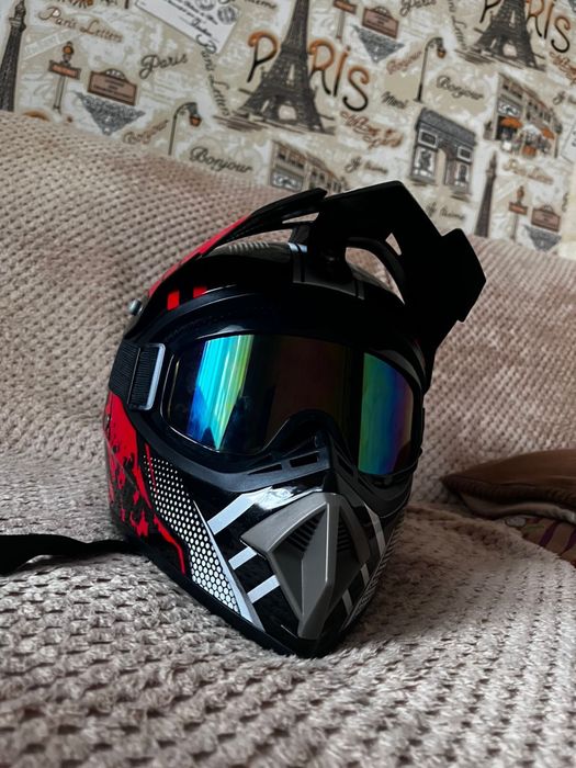 Шлем мотокроссовый