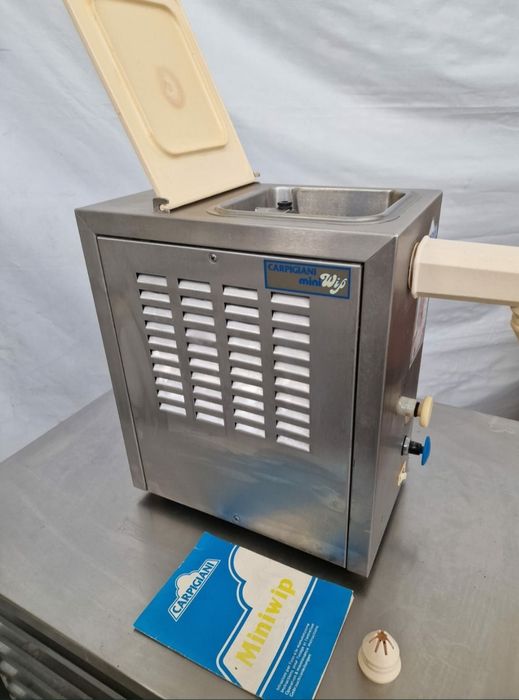 Италианска машина за разбиване на сметана Carpigiani