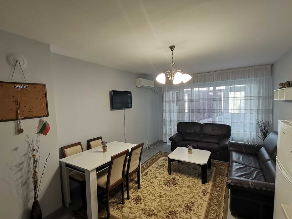 Дава се под наем Тристаен апартамент в Бургас, Изгрев - 65 кв.м за 229.5 € - Снимка #1