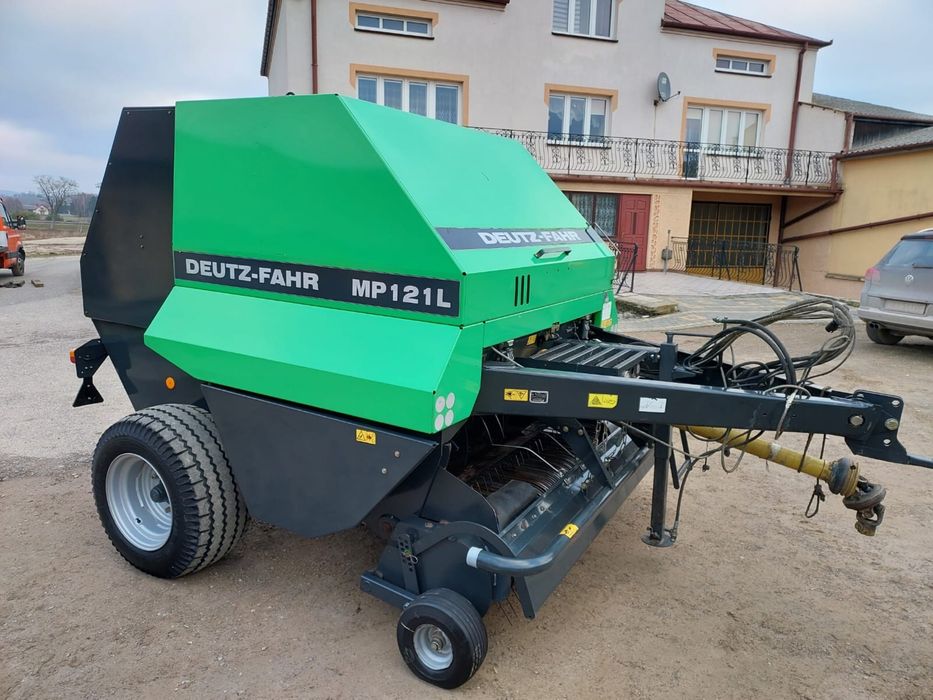 Presa baloti,Balotiera Deutz fahr 121 L,dimensiune balot 120/120