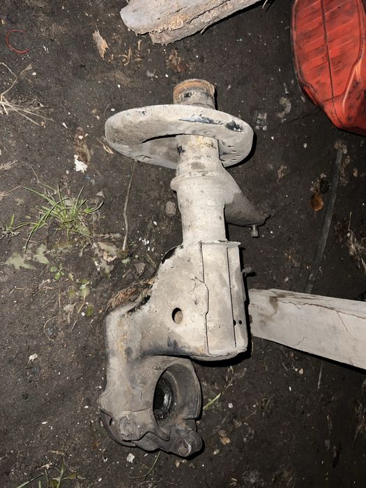 Цапфа на ауди 100 с4