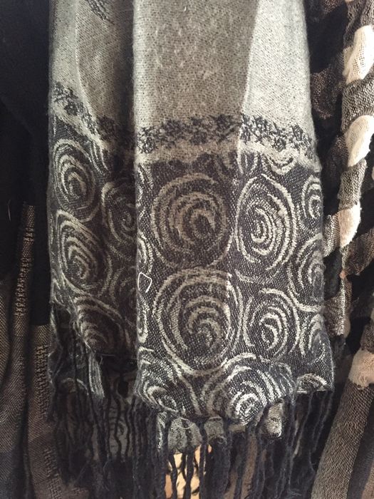 Дамски шалове