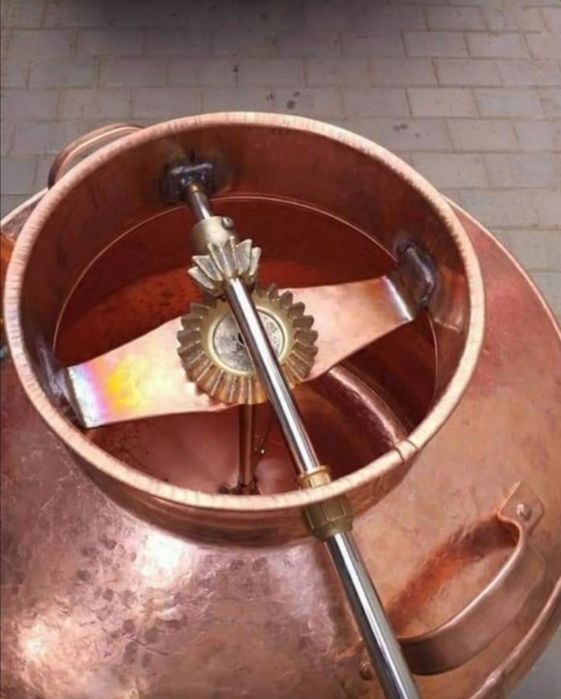 Vand cazan de țuică de 300 litrii cu sistem de mestecare