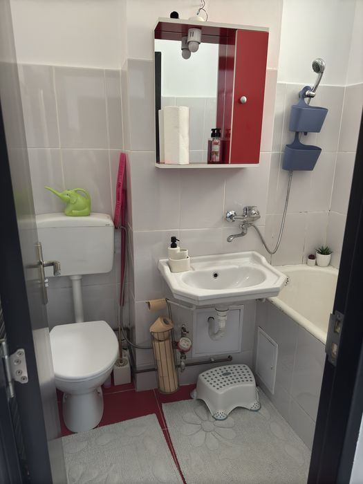 Vand Apartament 2 camere-zona Rotunda-Campulung.Mobilat si utilat.