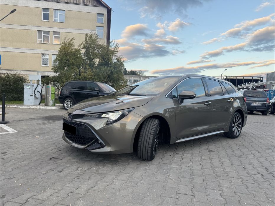 Toyota Corolla hybrid . Pret + TVA