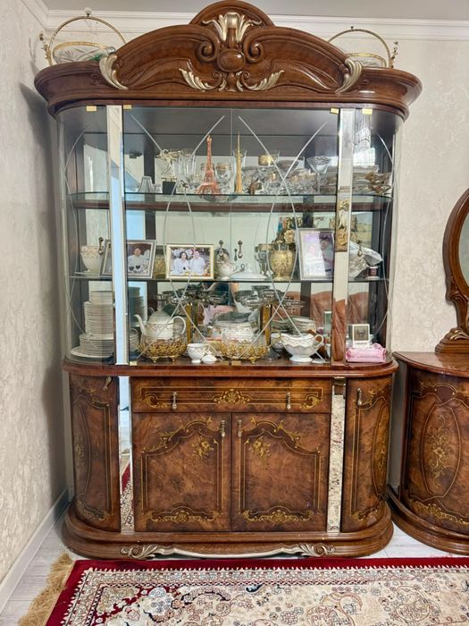 Горка, стенка в гостиную, с зеркалом
