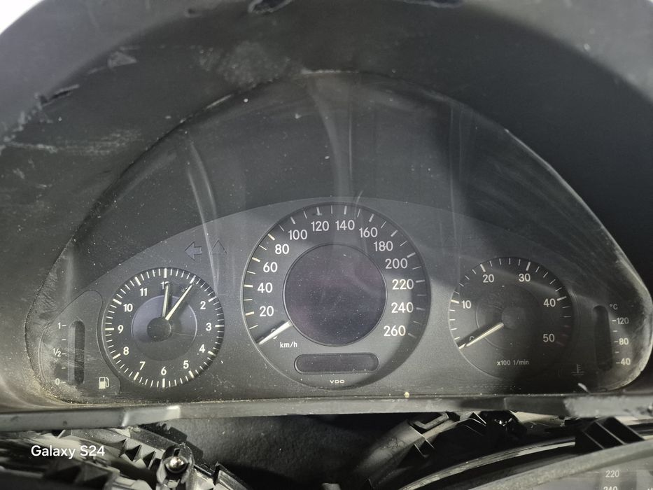 Щиток приборов Mercedes W211