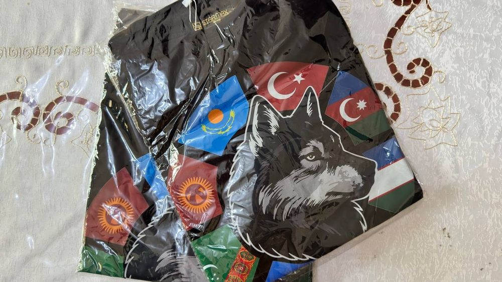 turkiy davlatlar ramzi tushirilgan futbolkalar sotiladi