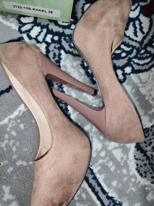 Оёк кийимлар сотилади