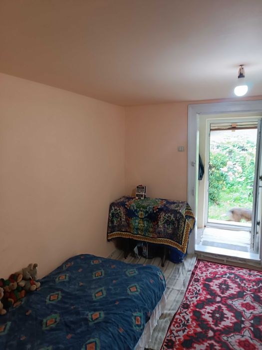 casa de vinzare in com Floresti,sat.Catina,jud Prahova,4camere,gaze,apa,canalizare ,1450mp pe str principala nu are baie,15 km  MORENI,15km CAMPINA,