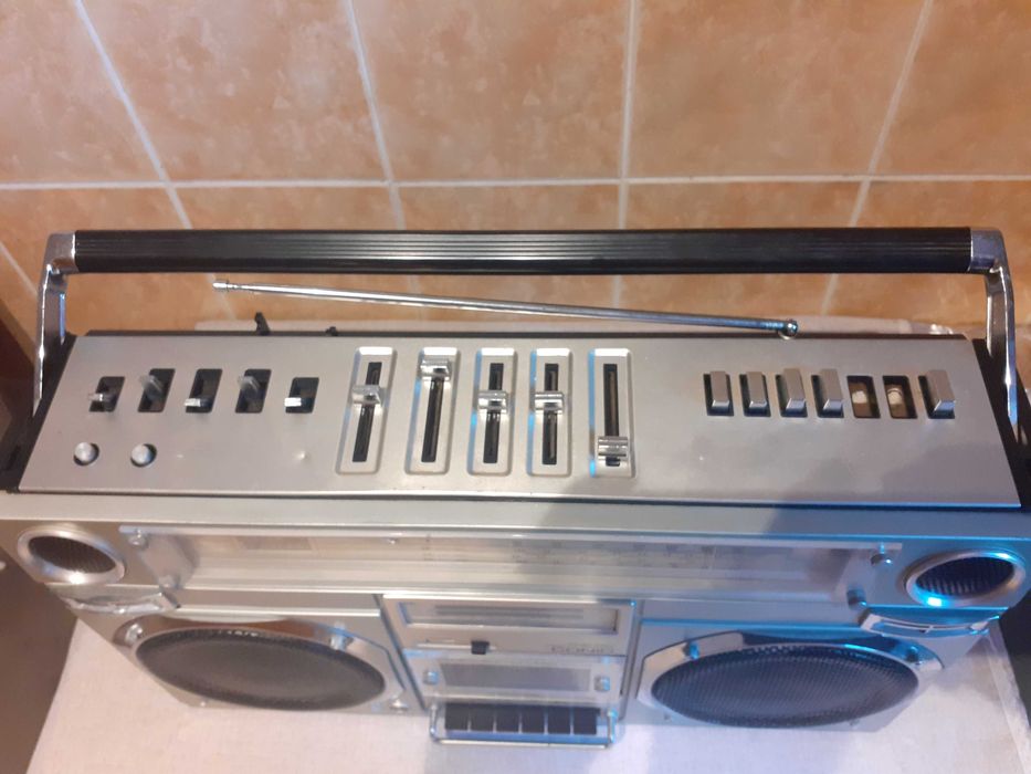 Radiocasetofon Boombox Conic Radio cu 6 benzi