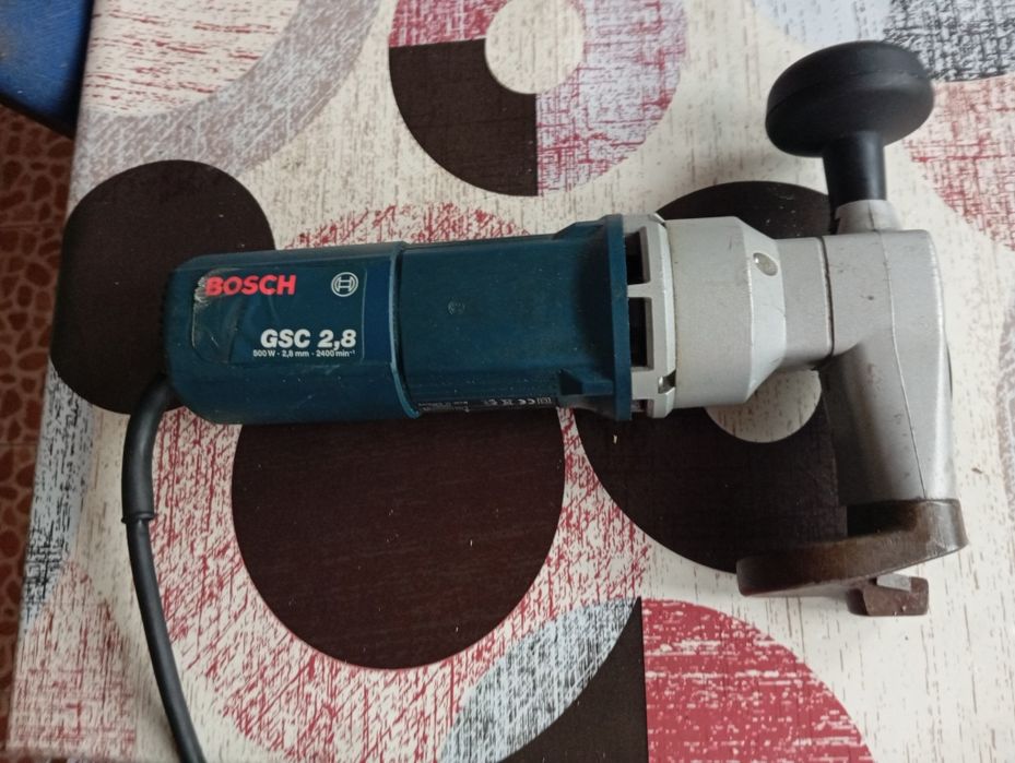 Mașina tăiat tabla Bosch