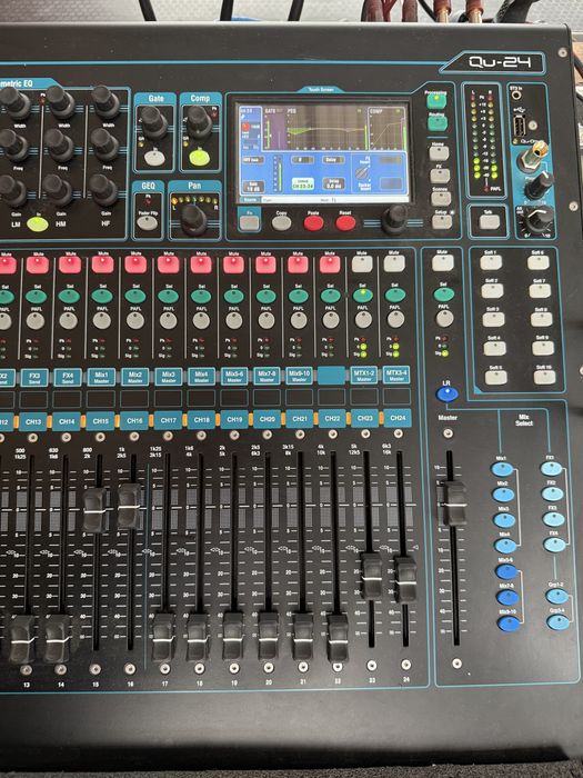 Цифровой микшерный пульт Allen heath qu24