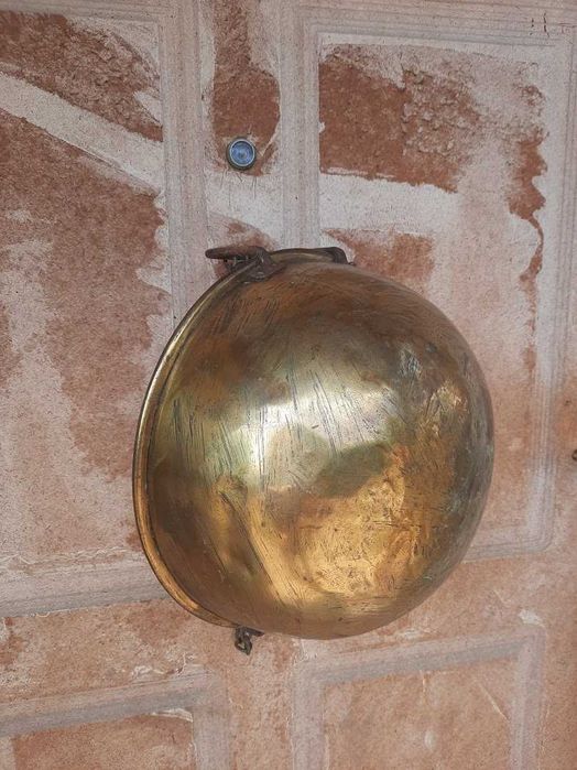 Vas din alama sau bol de spumat