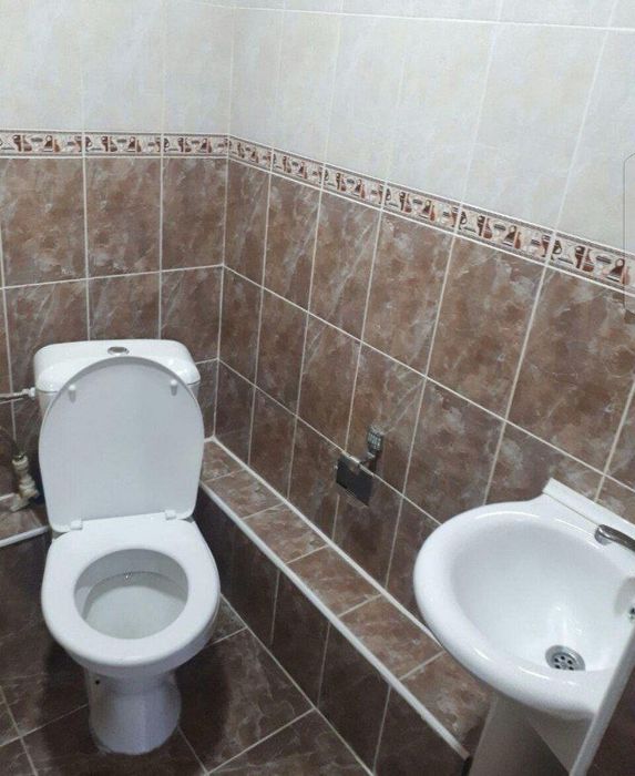 Hamid Olimjon metrosi yaqnida arenda