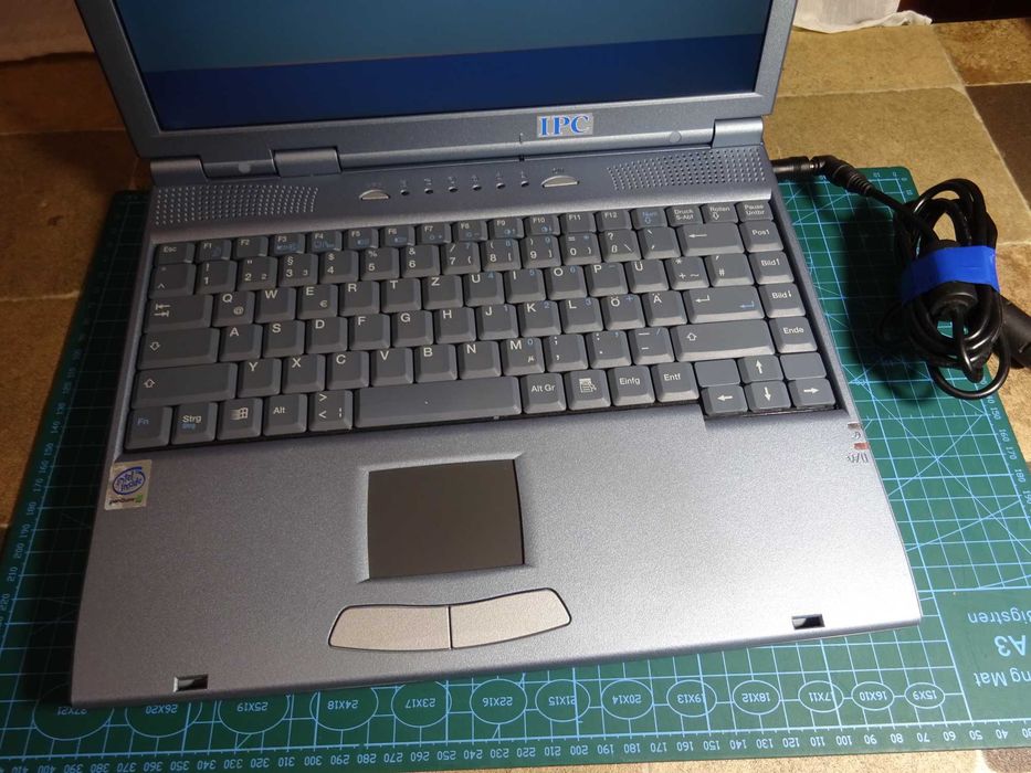 Laptop vintage IPC /Pentium 3 /512mb -defect