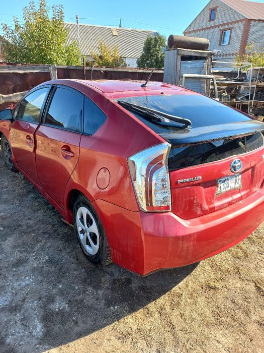 Тойота приус 2012 год