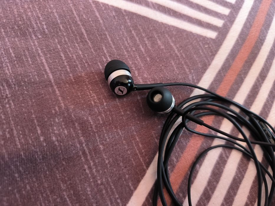 Продам оригинальные наушники Sennheiser CX400 II