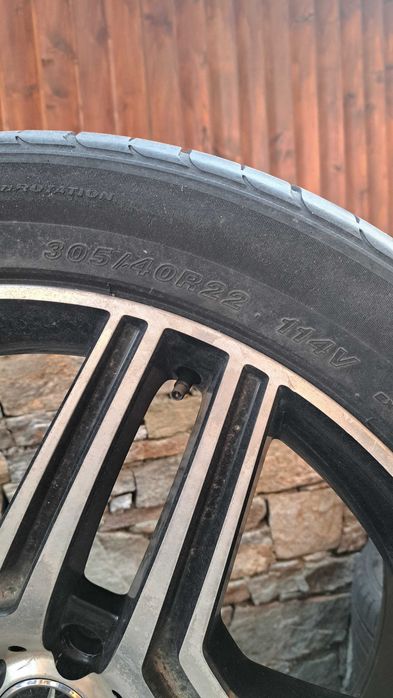 Летни гуми 305/40 r22 продават се и по отделно