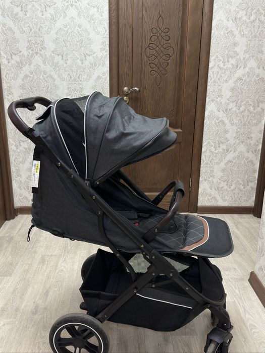 Продам коляску с рождения до 4х лет
