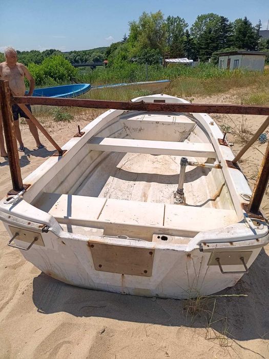 Продавам лодка-собствено производство.