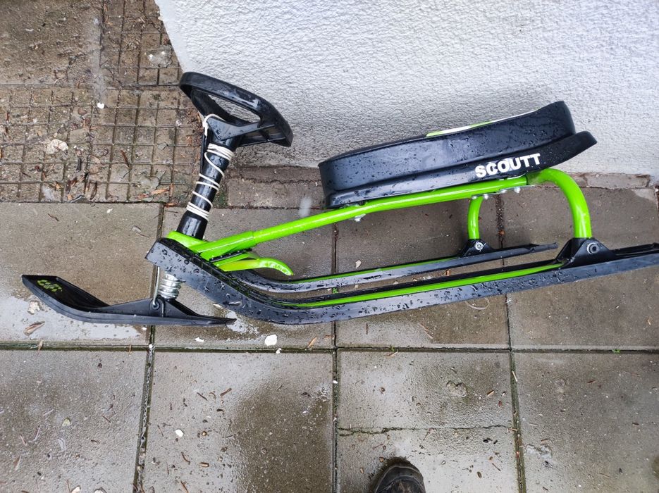 Продавам шейна Чук и Гек