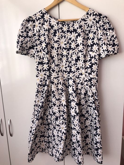 Рокля- Бяла с цветя