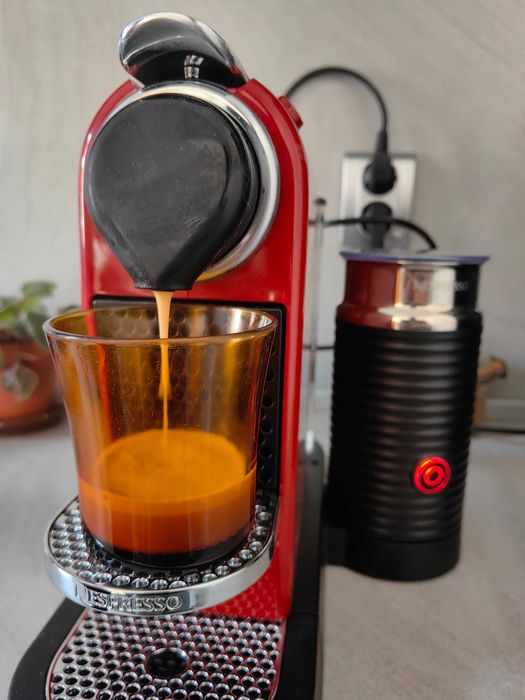 NESPRESSO CitiZ&milk Red