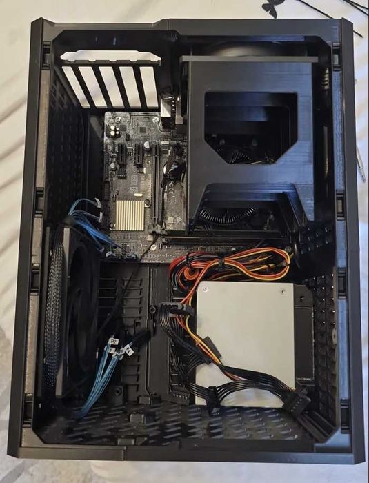 Server NAS complet compact mATX 18.3Litrii