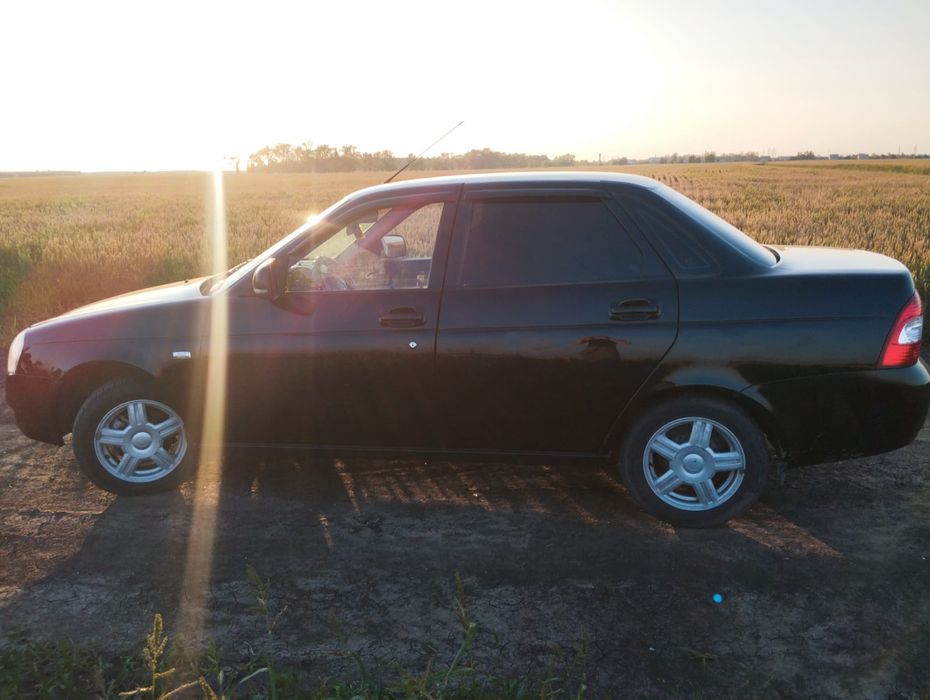 Продам Приору 1 2013 года.