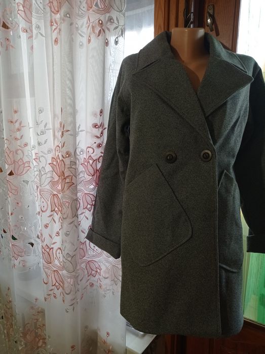 Продам женские пальто и куртки