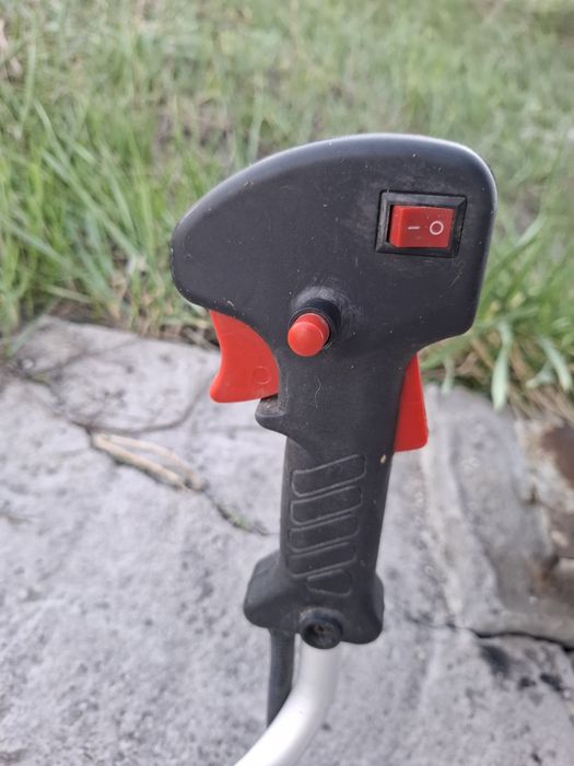 Продам триммер газонокосилку