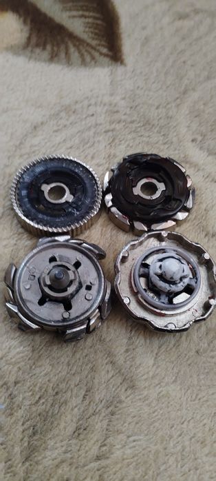 Vând piese beyblade