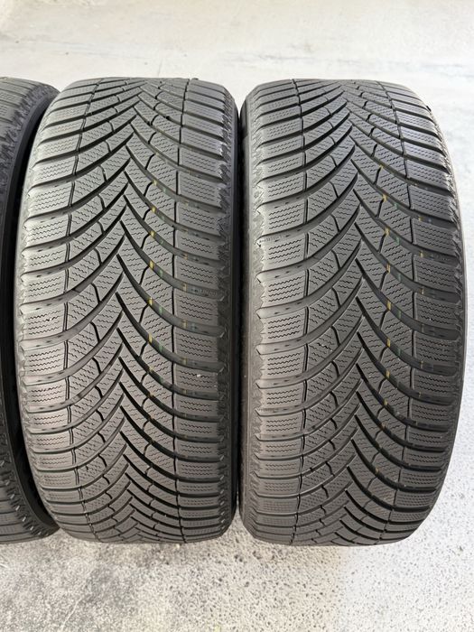 225/50/17 Semperit 4Броя: 330€ 6.5мм