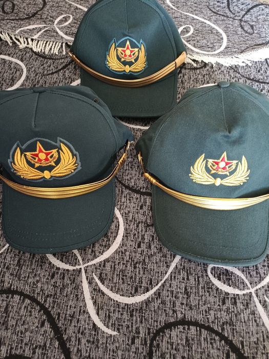 Продам кепки новые