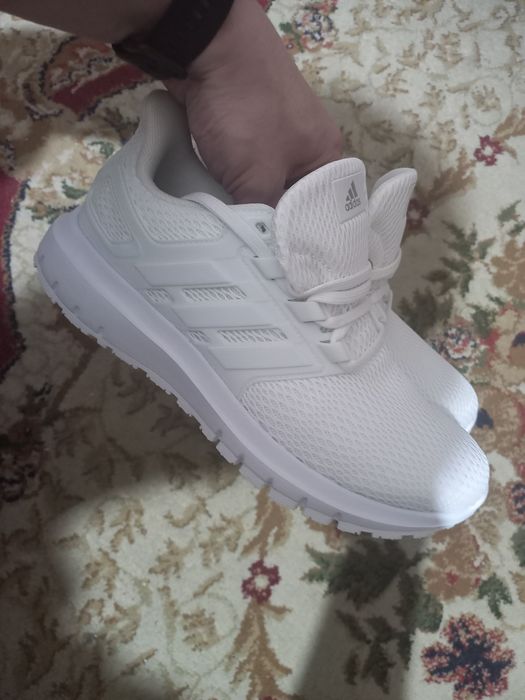 Кроссовки adidas