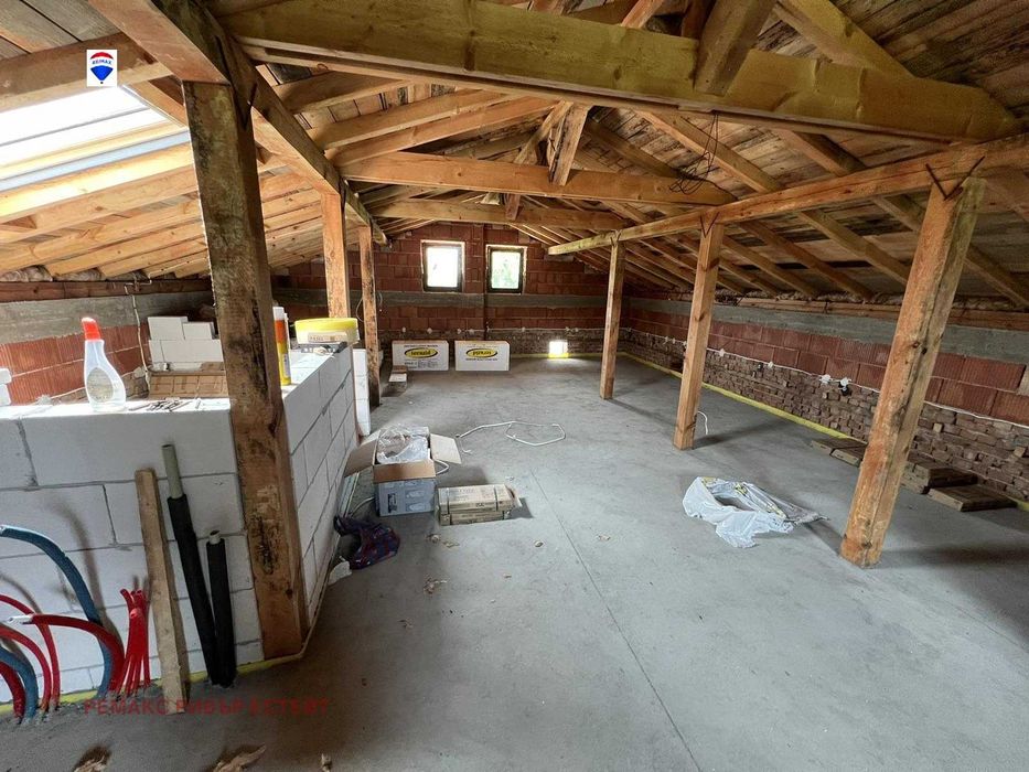 Къща на три етажа за продажба кв. Средна кула