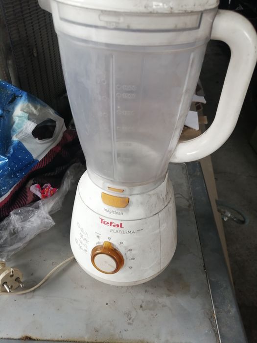 Фритюрница,блендер.