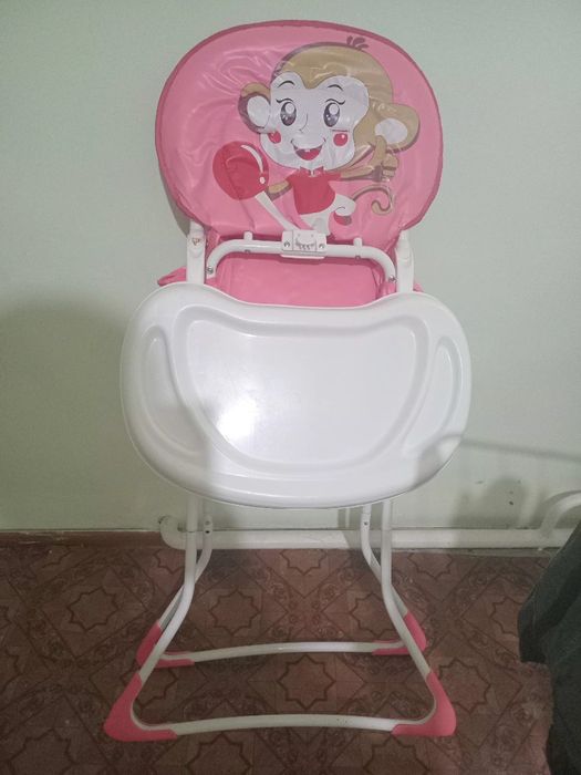 Стульчик для кормления в хорошем состояние