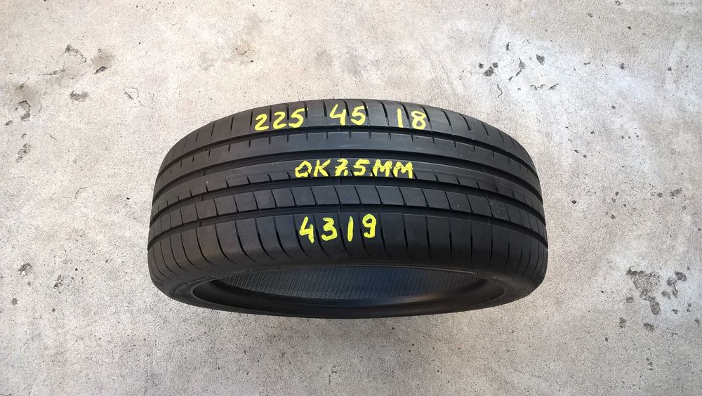 O anvelopa de vara 225 45 18 goodyear F1 asymmetric 5 cu 7,5 mm